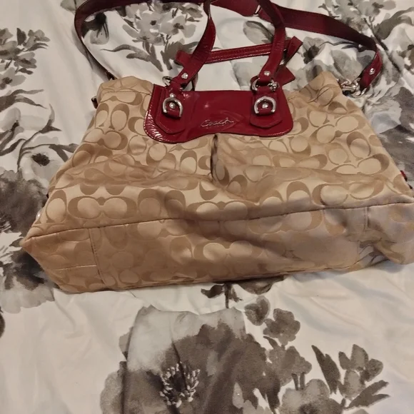 Beige and Burgundy coach handbags - Picture 3 of 5
